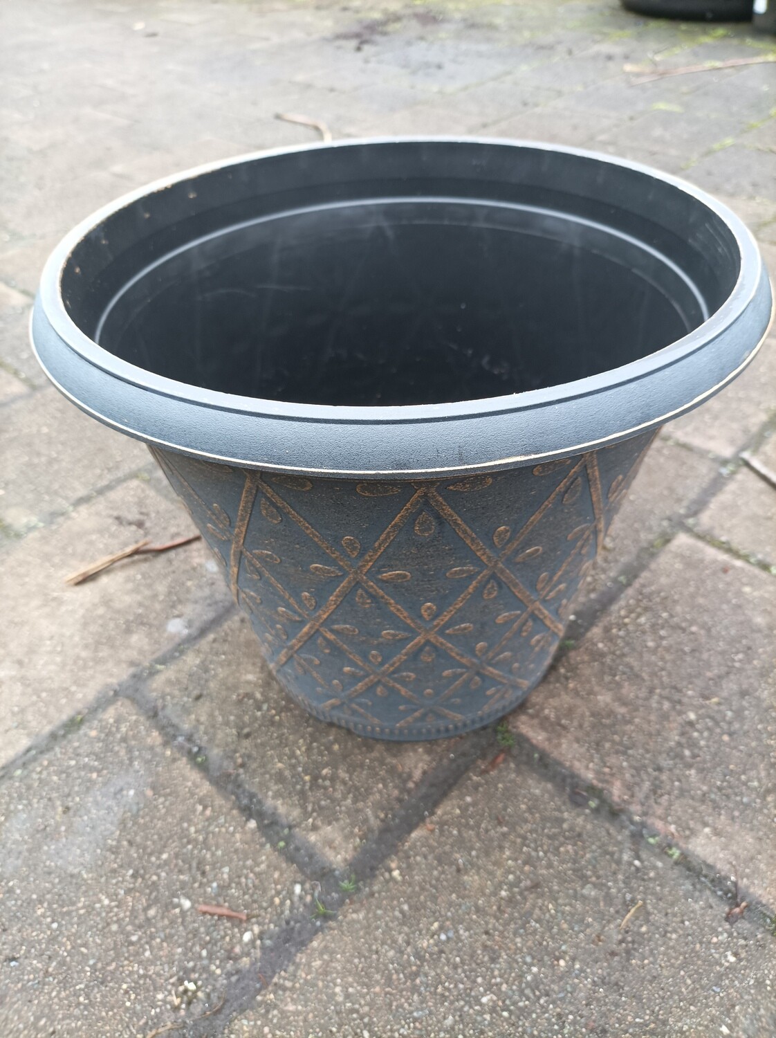 Prisma Planter (Black/Bronze)