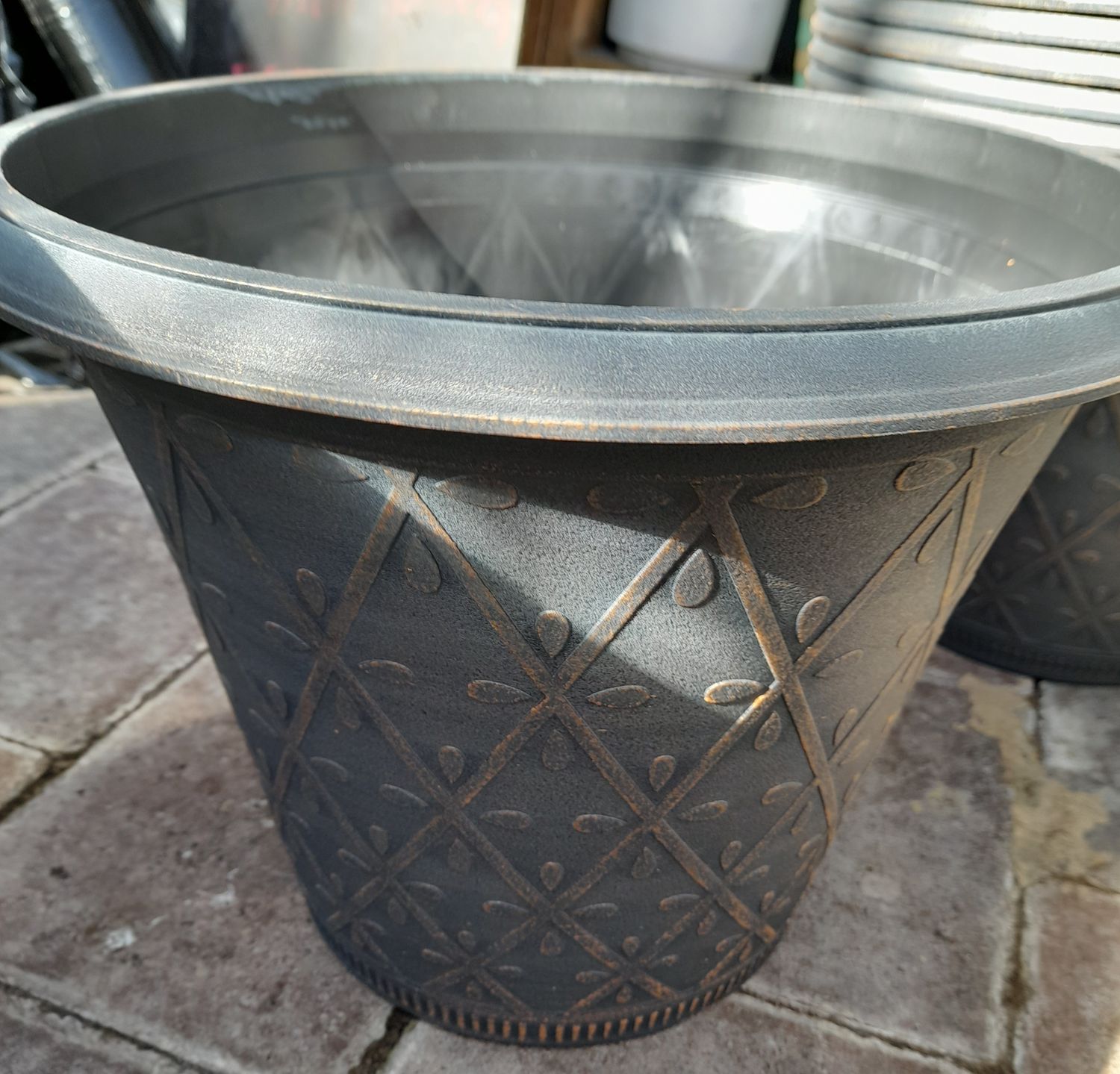 Prisma Planter (Black/Gold)