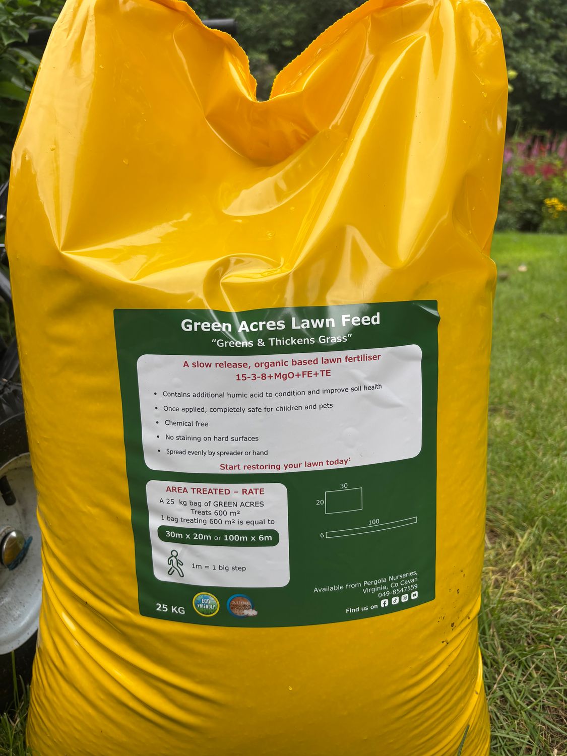 Green Acres Lawn Feed 25kg Greens and thickens lawns . 25 Kg covers 600m2 Slow release natural fertiliser.