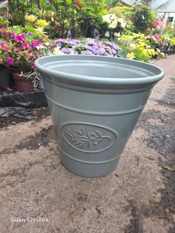 Shiny Grey "Olive planter' 55cm