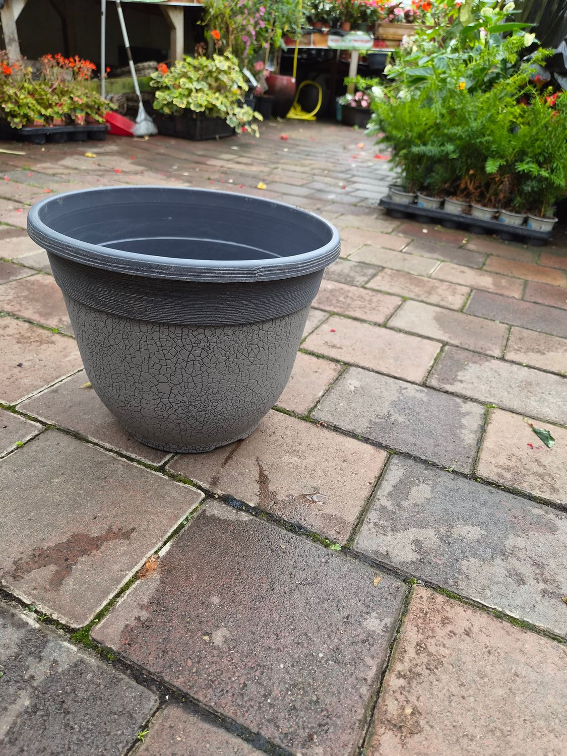 Crackle Planter 30cm Concrete Grey
