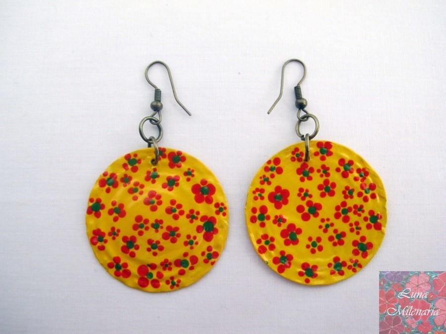 Aretes de corcholatas pintadas a mano. Serie &quot;Mágicos Sueños&quot;.