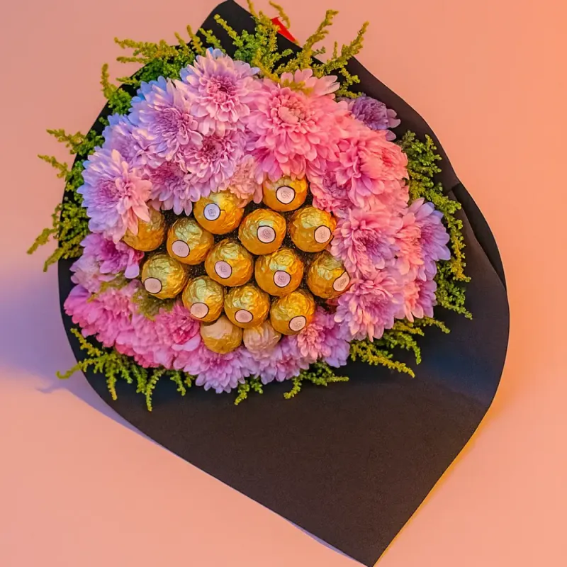 Romantic Pink &amp; White Roses with Ferrero Rocher (16pcs)