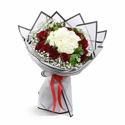 Red &amp; white roses &amp; baby flowers