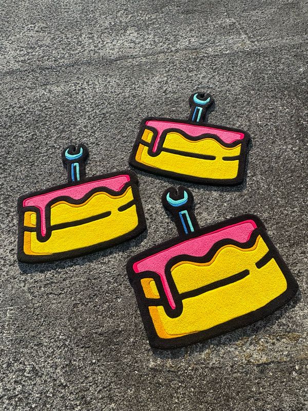 CAKE LOGO TUFTING RUG