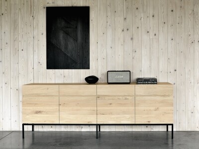 Ligna Sideboard - Eiche - Füsse schwarz Ligna Sideboard - Eiche - Füsse schwarz