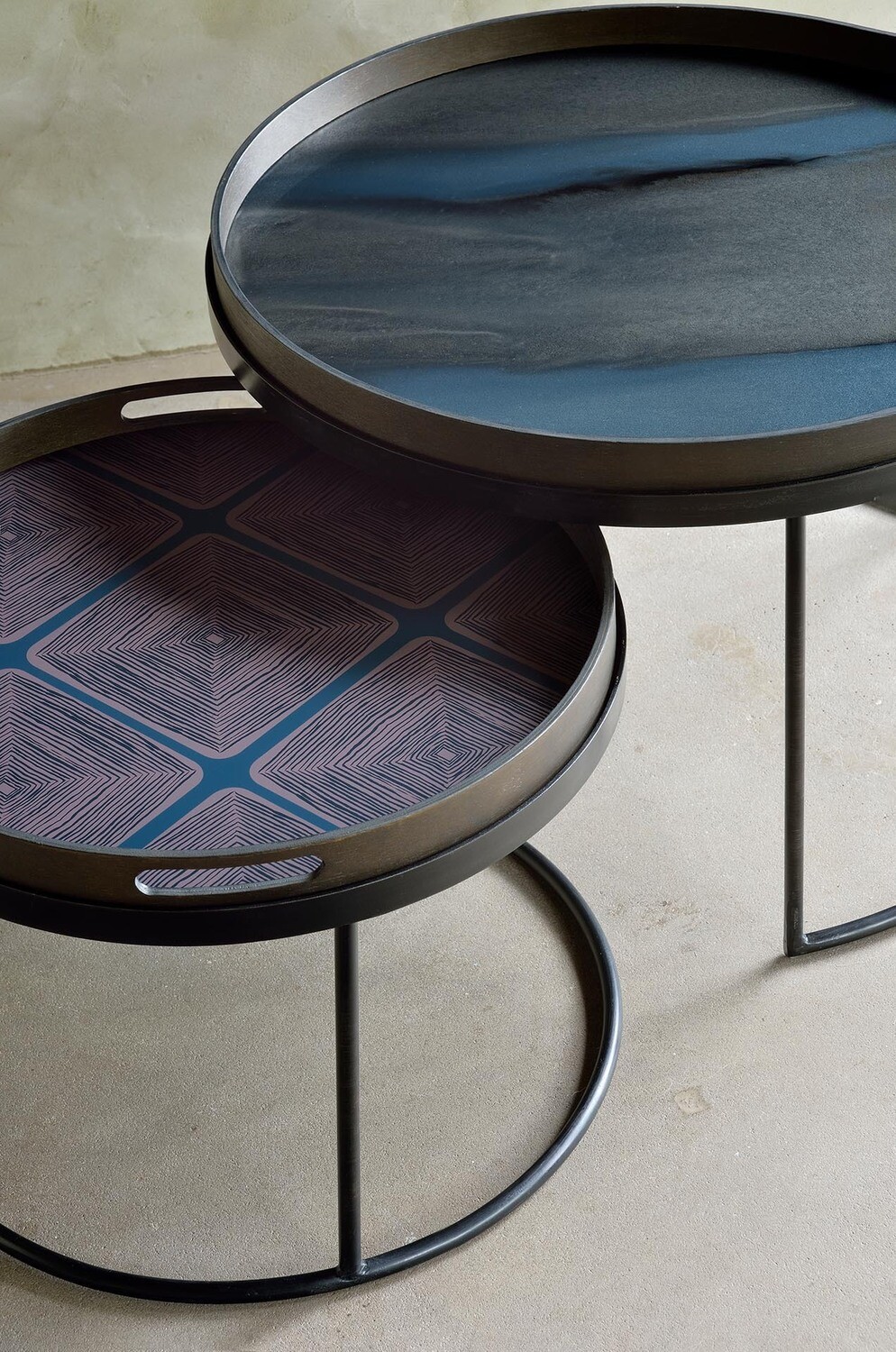 (Sale) Tablett rund, 48cm - Glas, Midnight Linear Squares