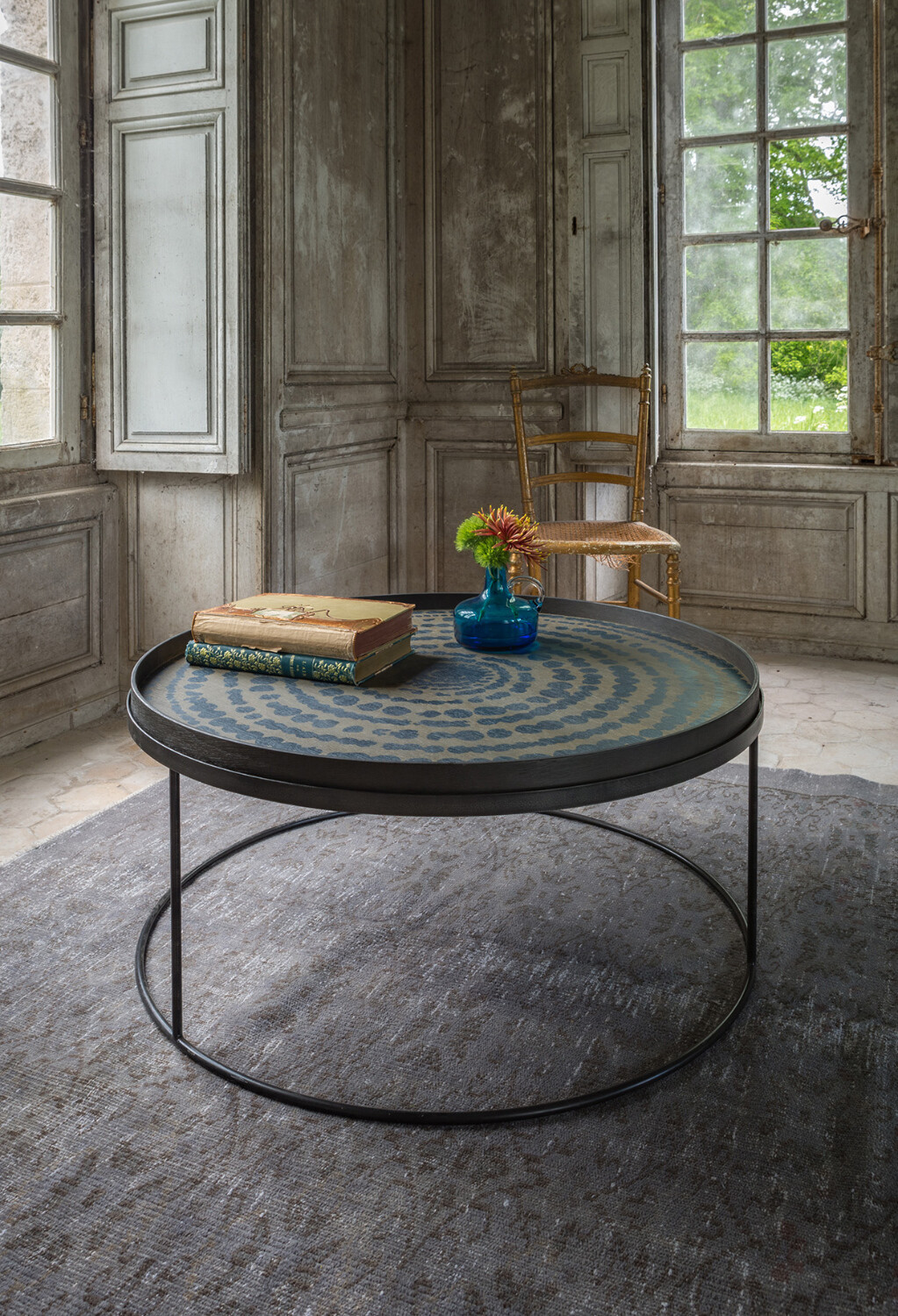 Ethnicraft - Tablett rund, 92cm - Holz, Stained Beaded Circle