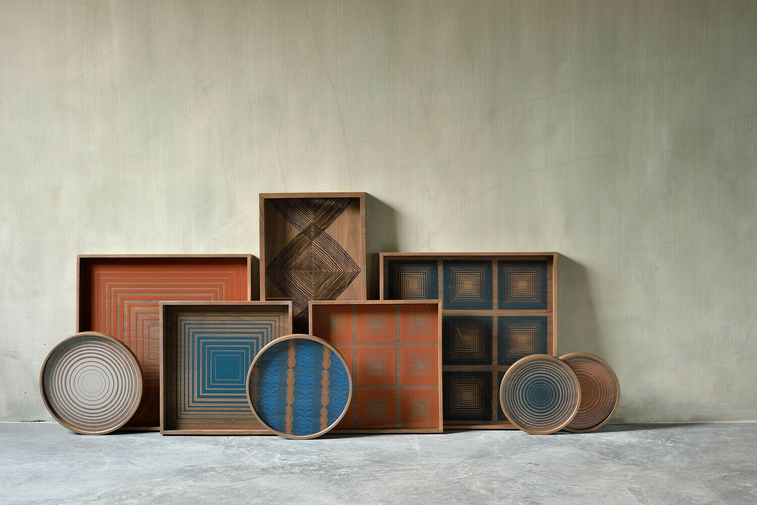 (Sale) Tablett rechteckig, M - Glas, Walnut Linear Squares