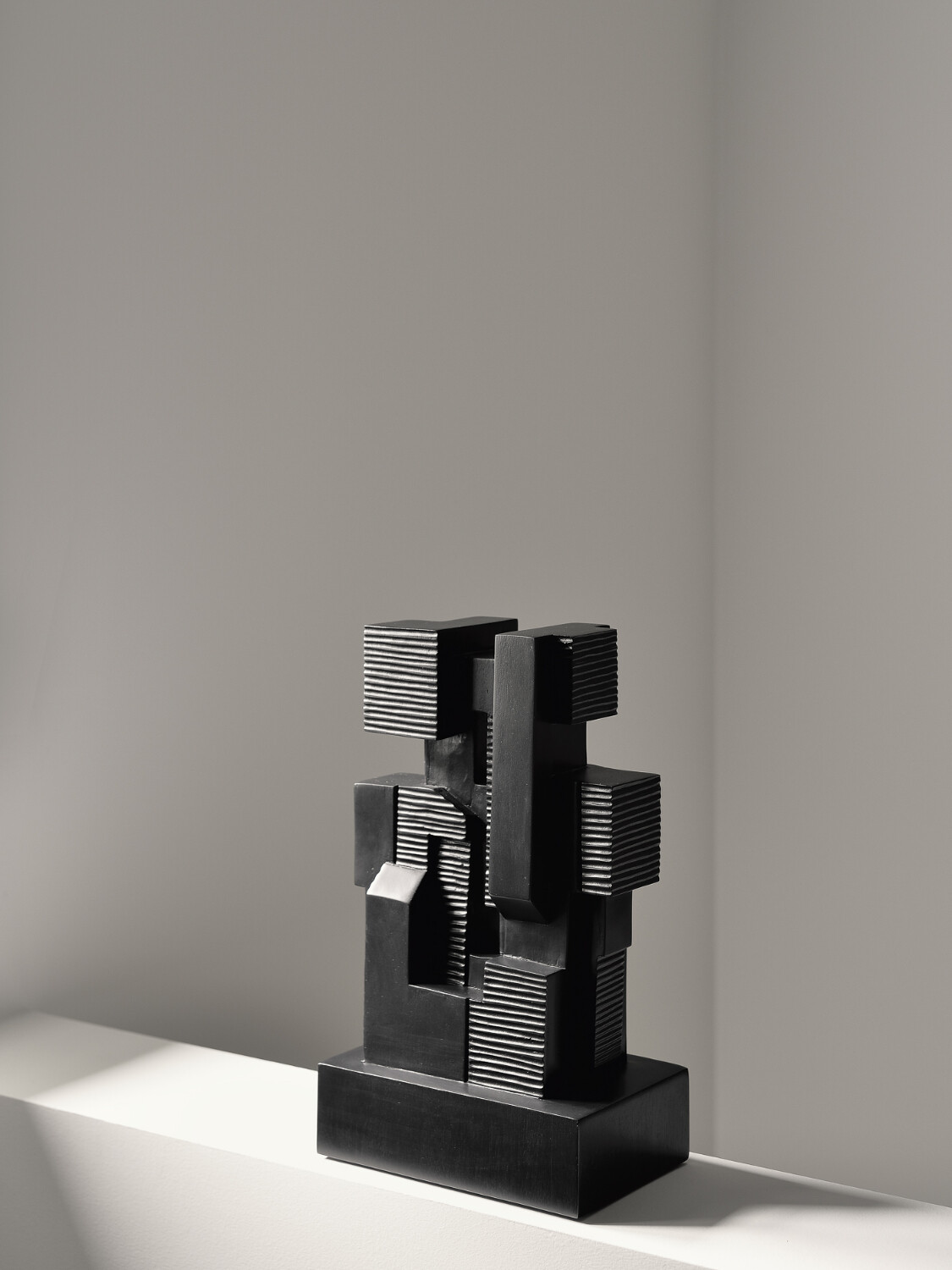 Ethnicraft - Skulptur - Black Block, Mahagoni