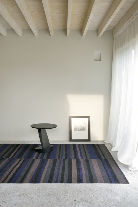 aaro Design - Ethnicraft - Oblic Beistelltisch - Teak schwarz