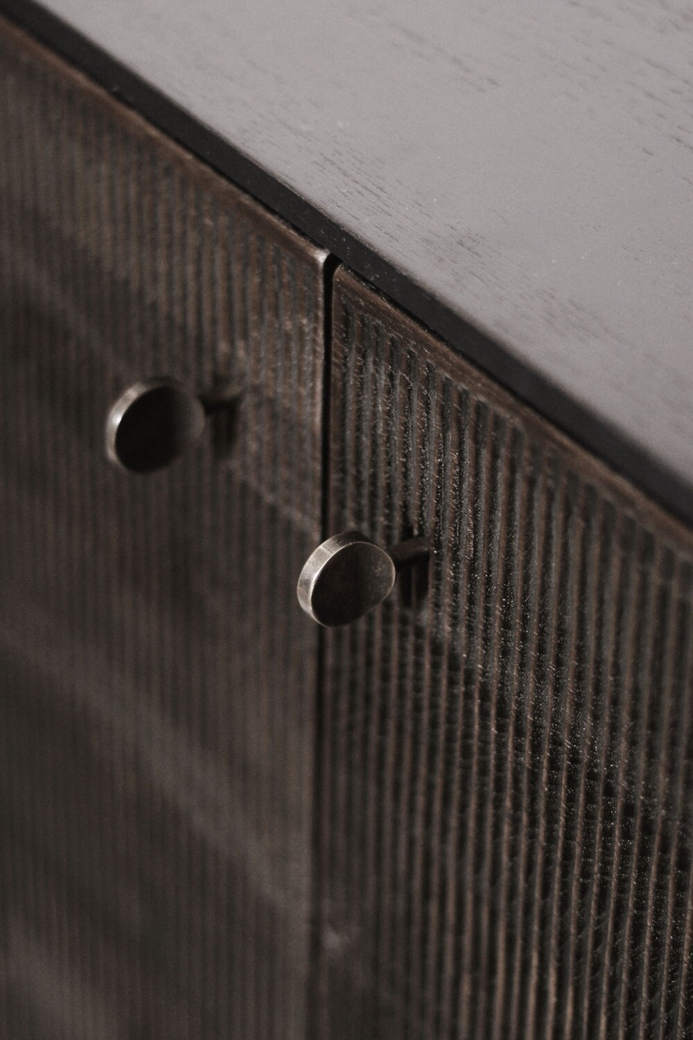 Ethnicraft - Grooves Schrank - Teak
