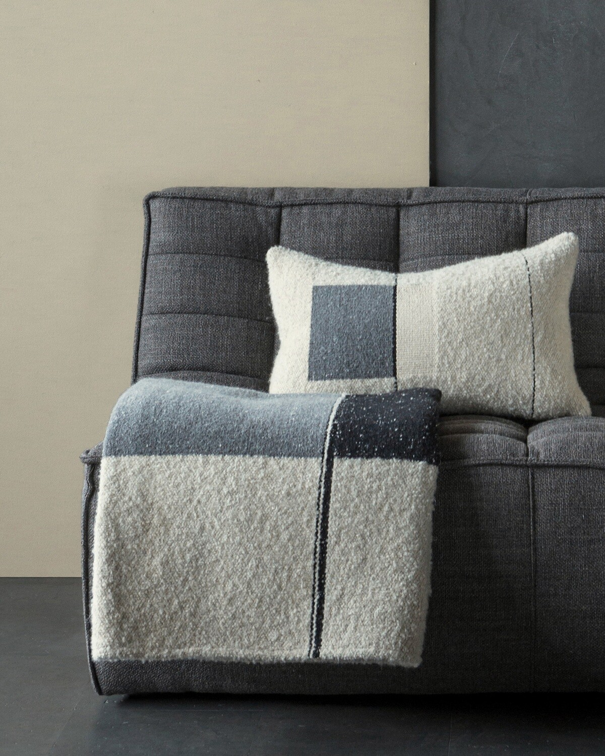Ethnicraft - N701 Sofa - 2 Sitzer, Dunkelgrau