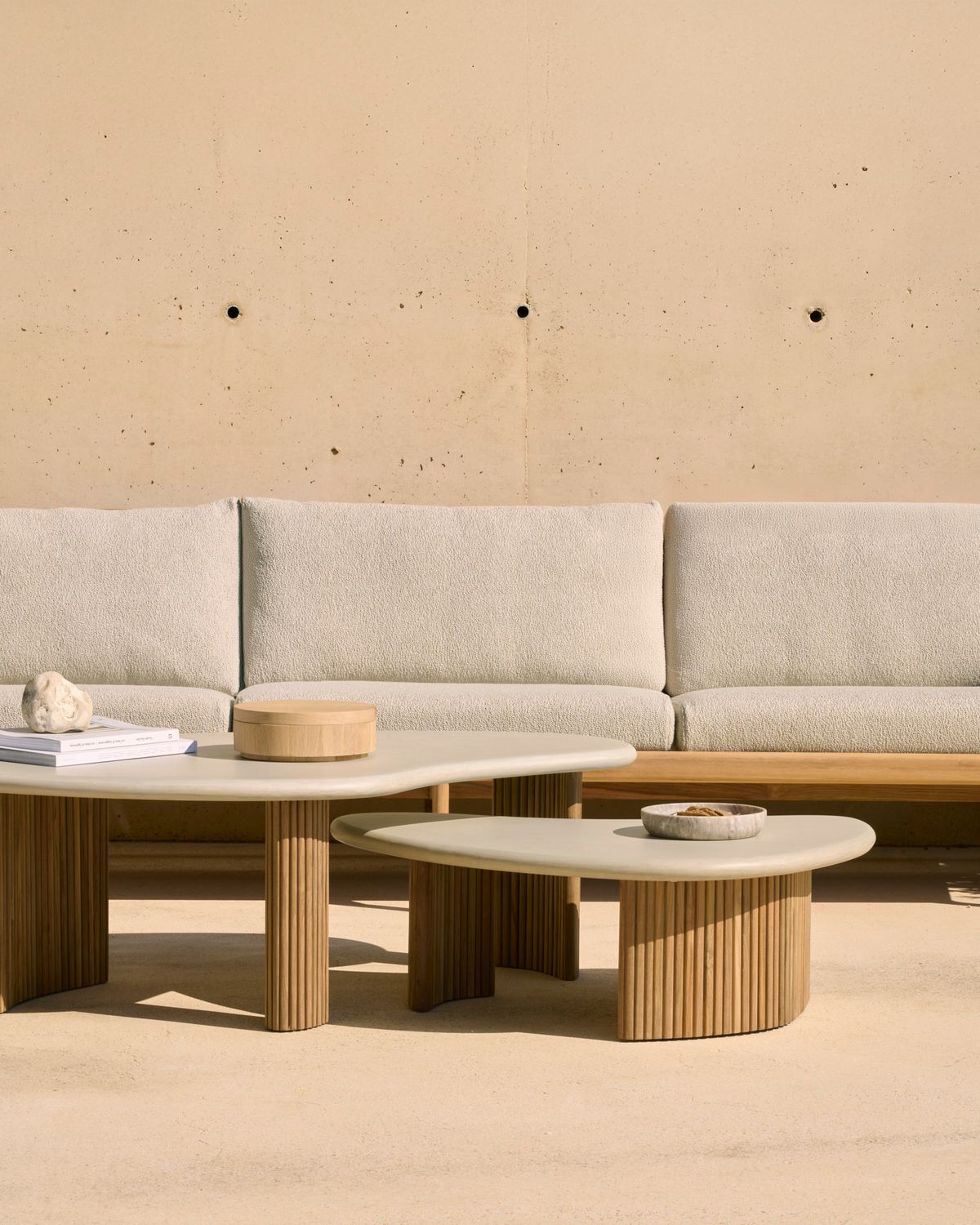 Ethnicraft - Boomerang Couchtisch Outdoor - Teak, Beton