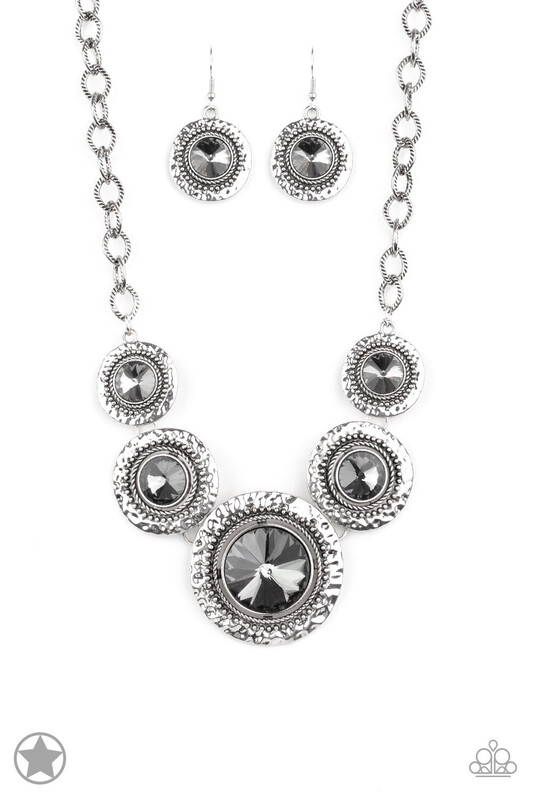 Paparazzi-Global Glamour-Silver