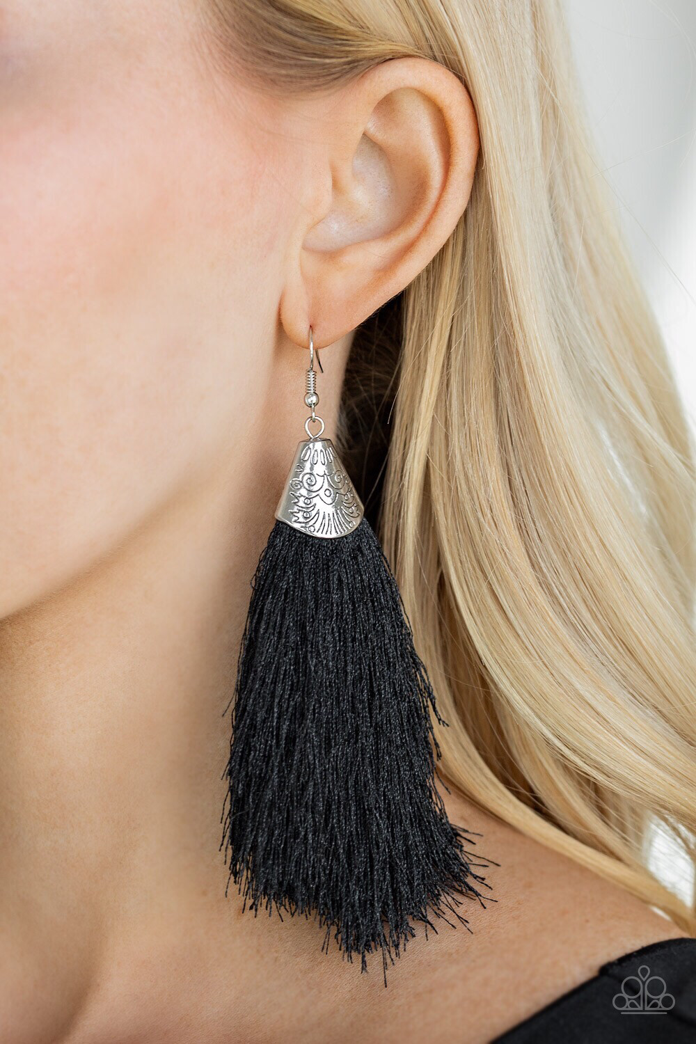 Paparazzi-Tassel Temptress-Black