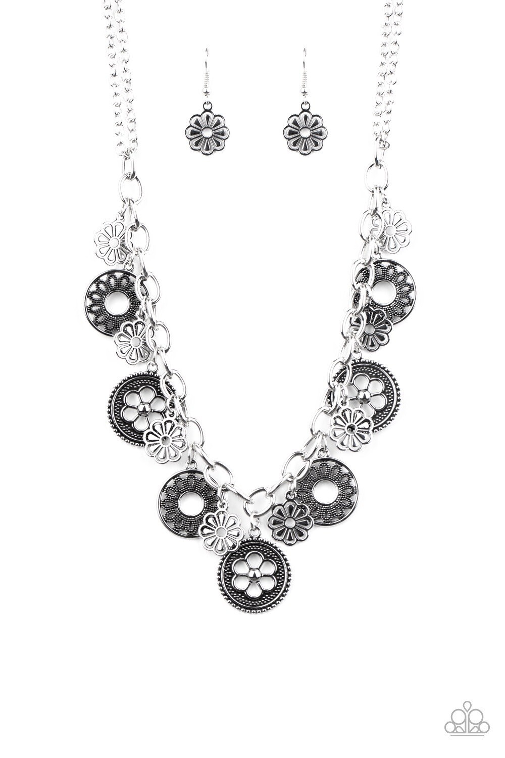 Paparazzi-Meadow Masquerade - Silver