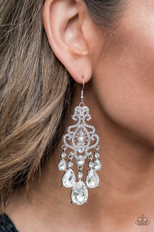 Paparazzi-Queen Of All Things Sparkly - White