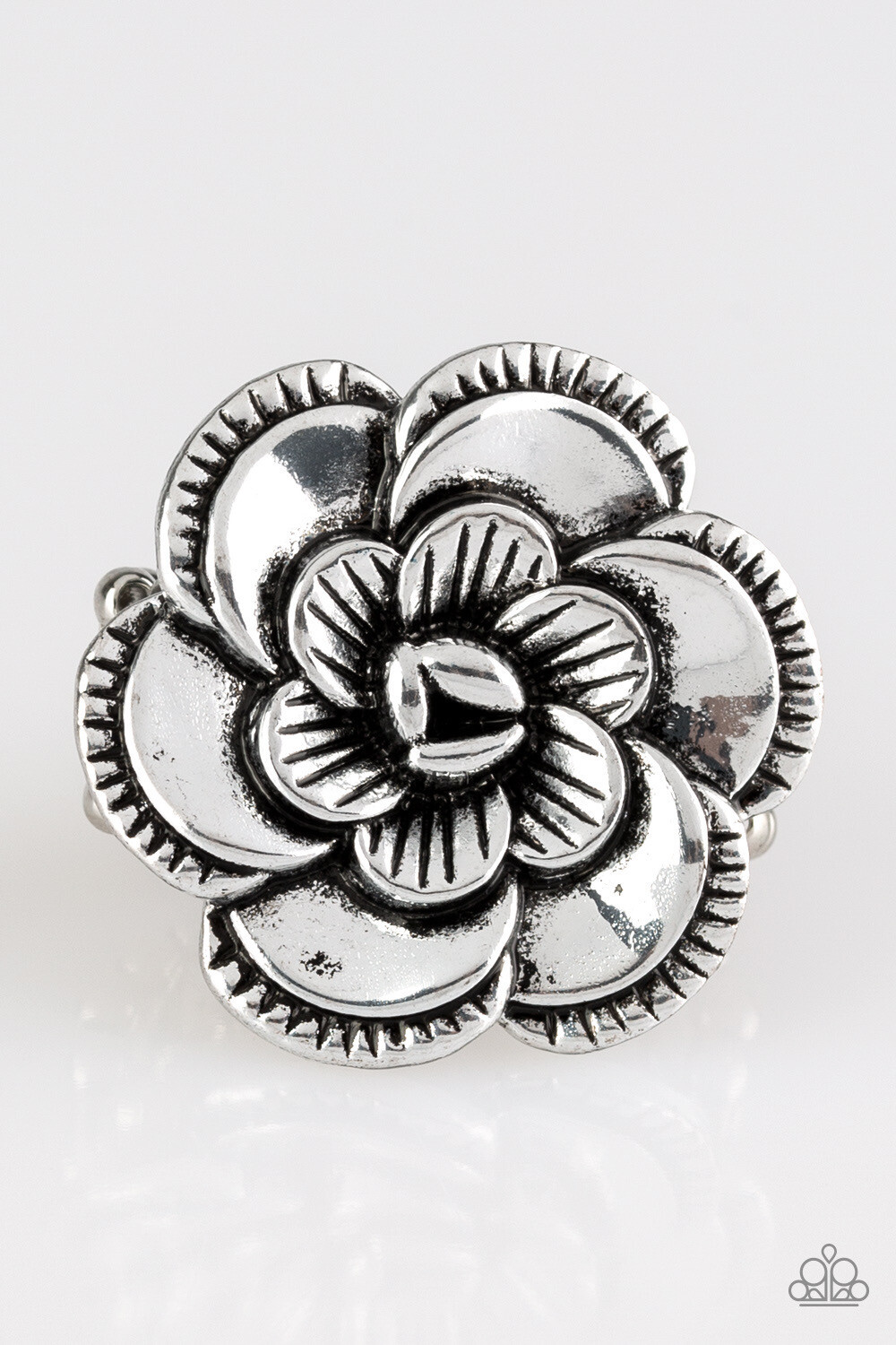 Paparazzi-Flowerbed and Breakfast-Silver