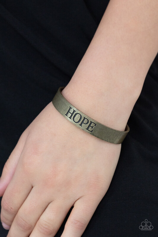 Paparazzi-Hope Makes The World Go Round - Brass Cuff