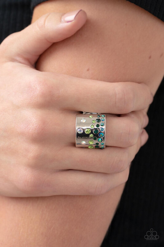 Paparazzi-Sizzling Sultry - Green Iridescent