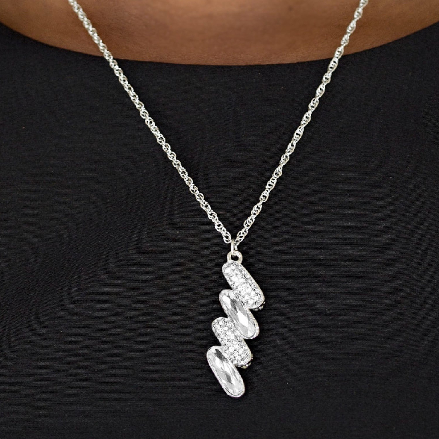Paparazzi-Regal Renegade-White Necklace 