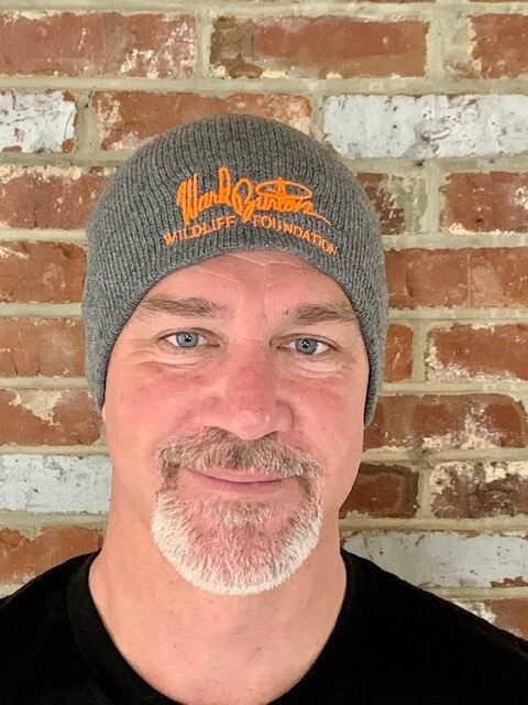 Gray beanie with logo in orange Gray beanie with logo in orange