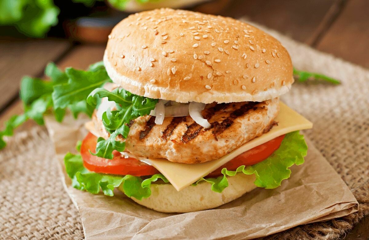 CHICKEN BURGER