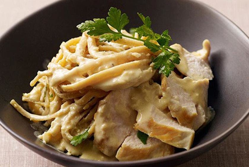FETTUCCINE ALFREDO CHICKEN