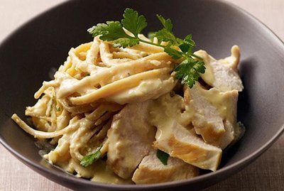 FETTUCCINE ALFREDO CHICKEN