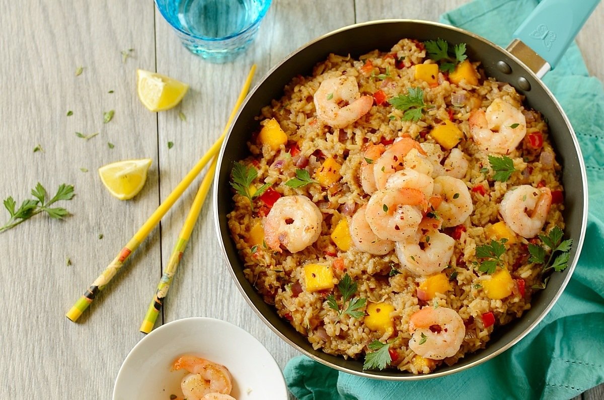VEGETABLE FRIED RICE WITH SHRIMPS 
