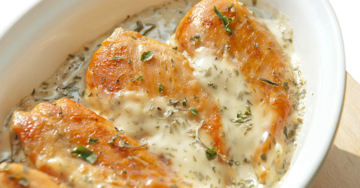 GRILLED CHICKEN BREAST IN CREAMY SAUCE /L
