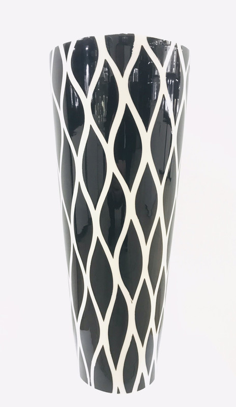 Vaso Porcella Smaltato Nero E Bianco , cm 50 Con  Disegno A Rete. Michielotto