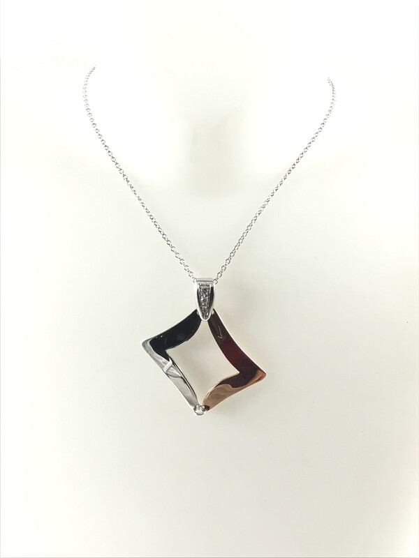 Girocollo D & D Con Pendente In Oro Bianco, Rosè e Diamanti. Girocollo D & D Con Pendente In Oro Bianco, Rosè e Diamanti.