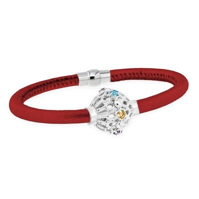 Bracciale in pelle rossa, con sfera in argento cristalli sfaccettati multicolore e chiusura in metallo.