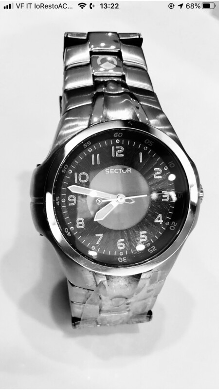 Orologio 3 sfere a carica SOLARE, braccialato acciaio con fondo nero. Orologio 3 sfere a carica SOLARE, braccialato acciaio con fondo nero.