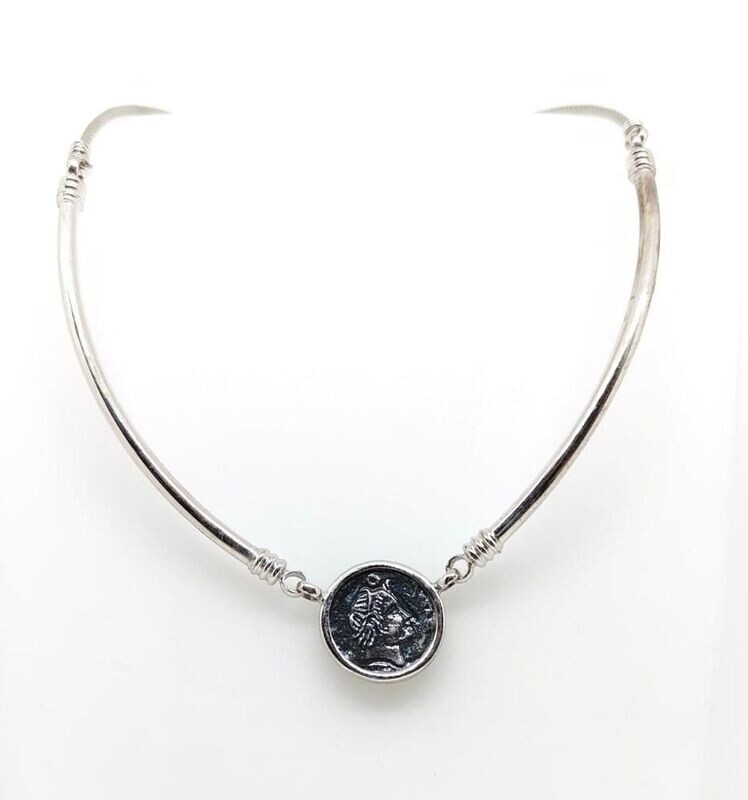Collana in arg. e acciaio con moneta Collana in arg. e acciaio con moneta