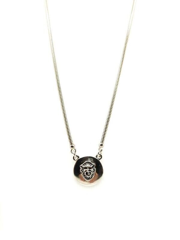 Collana in arg. con maschera apotropaica Collana in arg. con maschera apotropaica
