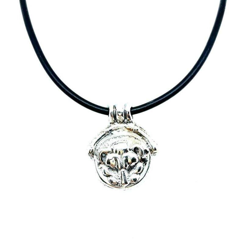 Collana in caucciù e ciondolo Leone Collana in caucciù e ciondolo Leone