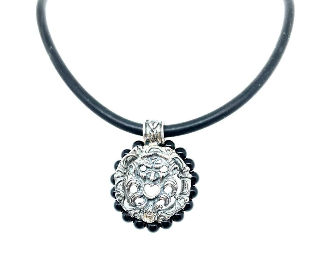 COLLANA IN CUOIO E CIONDOLO CON MASCHERA