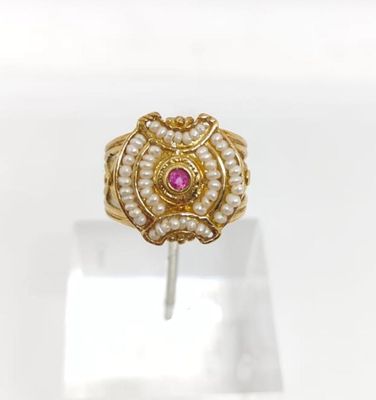 ANELLO IN ORO CON PERLE E RUBINO ANELLO IN ORO CON PERLE E RUBINO