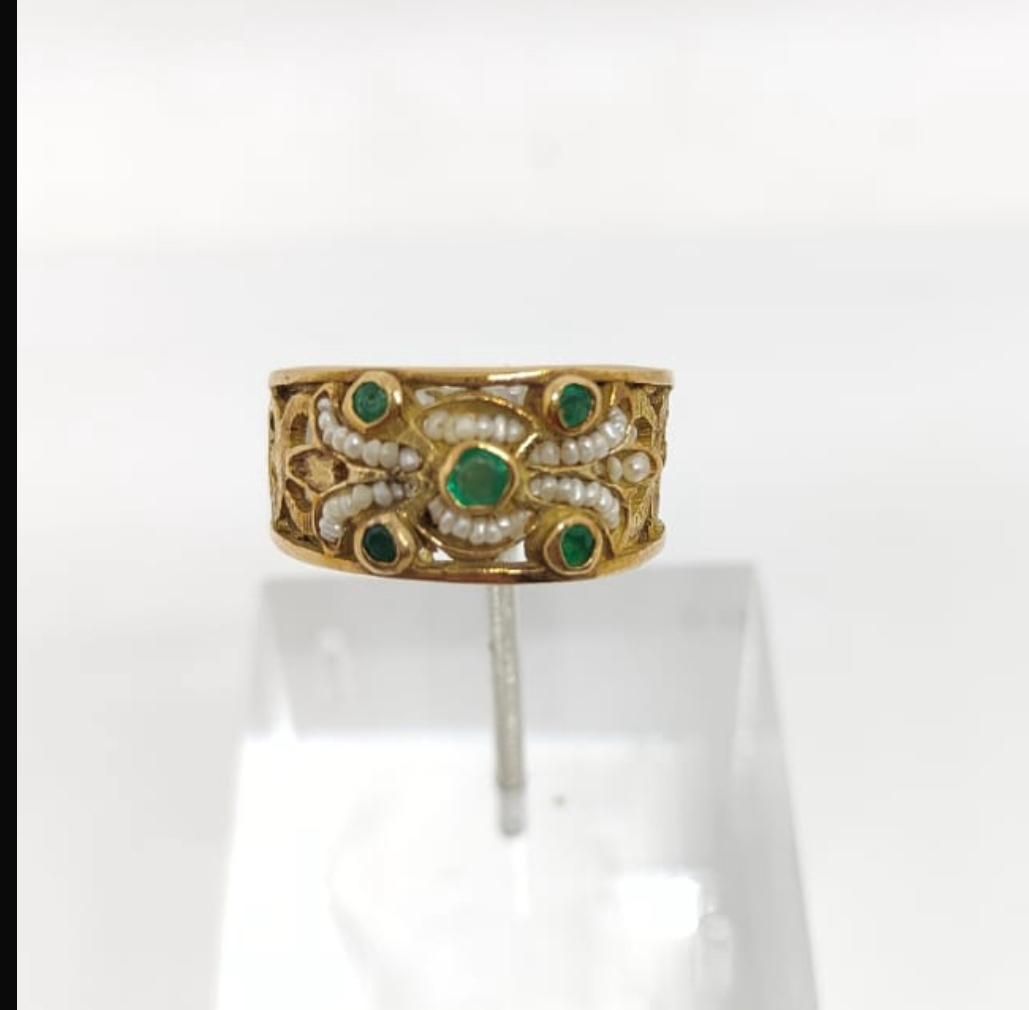 ANELLO  IN ORO PERLINE E SMERALDI ANELLO  IN ORO PERLINE E SMERALDI