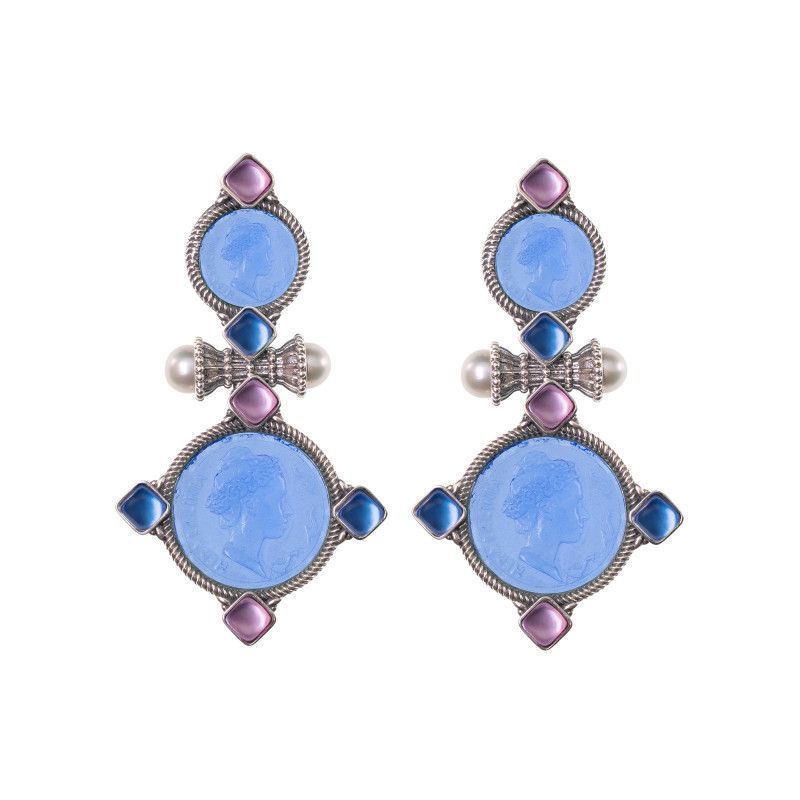 Orecchini in argento con paste vitree, triplette e perle Orecchini in argento con paste vitree, triplette e perle