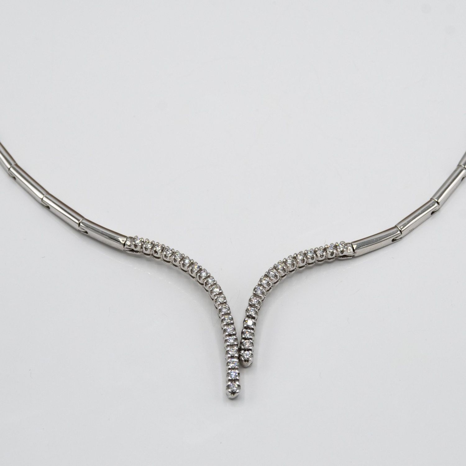 Girocollo ReCarlo in oro bianco 18 kt con diamanti degradè Girocollo ReCarlo in oro bianco 18 kt con diamanti degradè