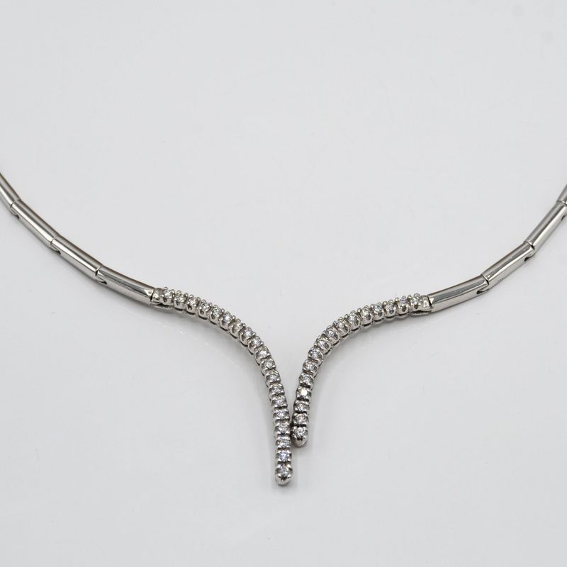 Girocollo ReCarlo in oro bianco 18 kt con diamanti degradè Girocollo ReCarlo in oro bianco 18 kt con diamanti degradè