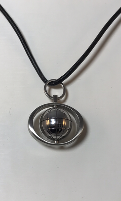 Girocollo Alviero Martini Prima Classe con pendente in acciaio “ GLOBO TERRESTRE” Girocollo Alviero Martini Prima Classe con pendente in acciaio “ GLOBO TERRESTRE”