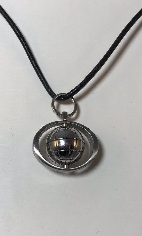Girocollo Alviero Martini Prima Classe con pendente in acciaio “ GLOBO TERRESTRE” Girocollo Alviero Martini Prima Classe con pendente in acciaio “ GLOBO TERRESTRE”