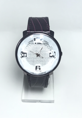 Orologio donna con cristallo a prisma tondo e cinturino in pelle bordeaux Orologio donna con cristallo a prisma tondo e cinturino in pelle bordeaux