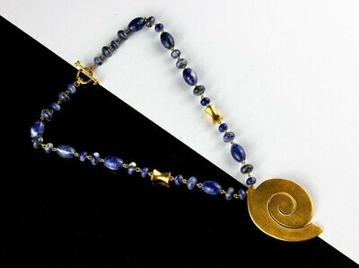 Collar precolombino encadenado sodalita con espiral Collar precolombino encadenado sodalita con espiral