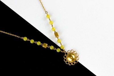 Cadena precolombina larga piedras y dije flor Cadena precolombina larga piedras y dije flor